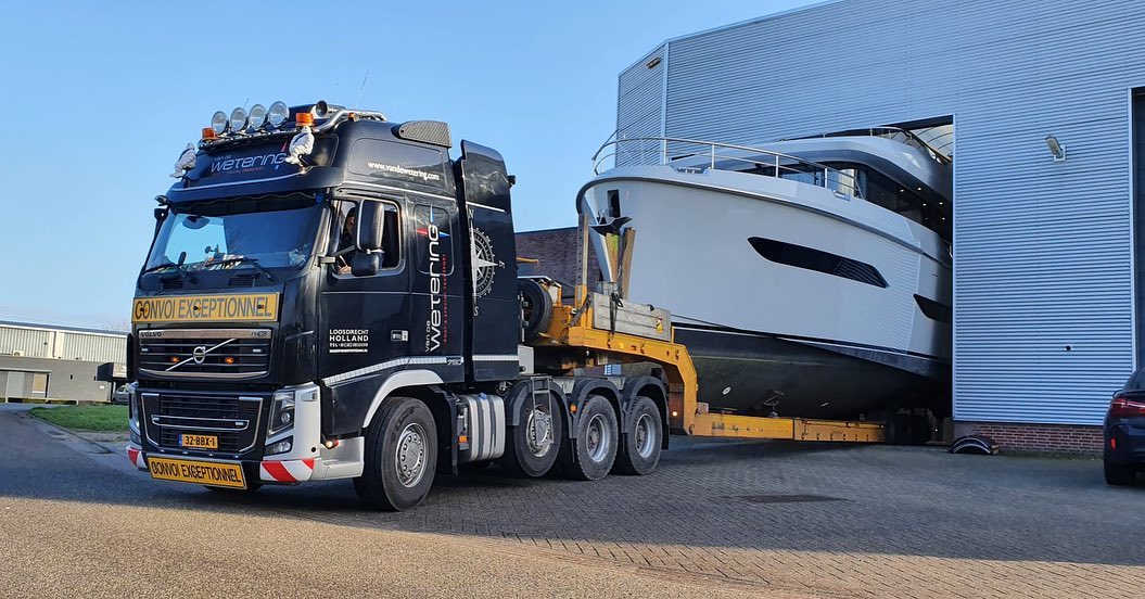 Van Den Hoven | Boottransport | Volvo750 - Van de Wetering